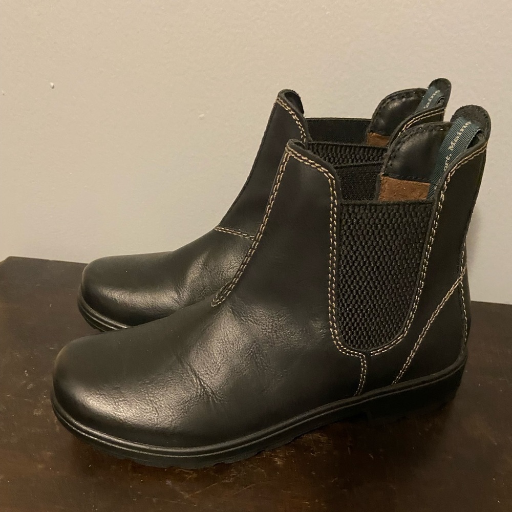 Eastland Chelsea Boot in like new condition.